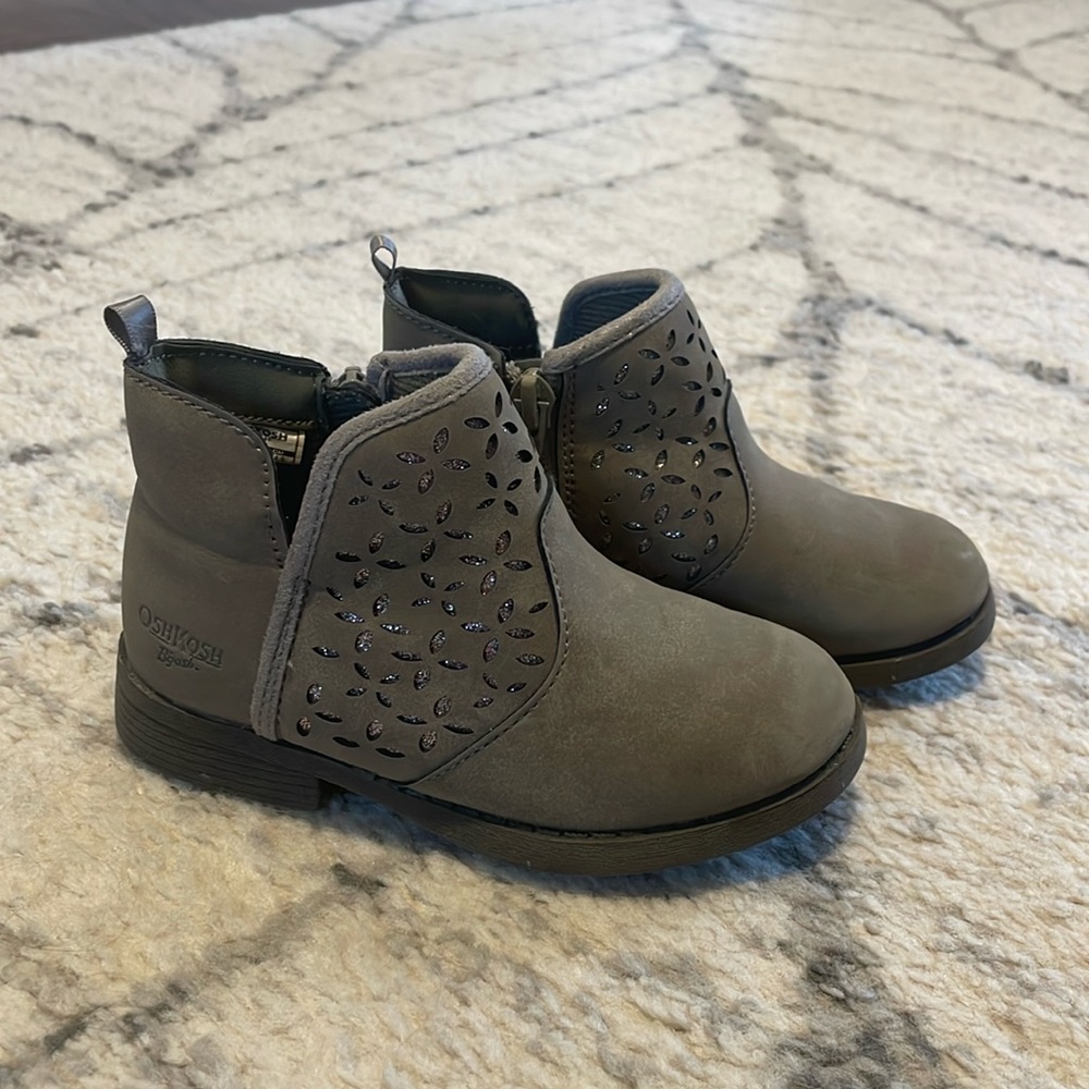 Toddler size 8 gray booties- Oshkosh